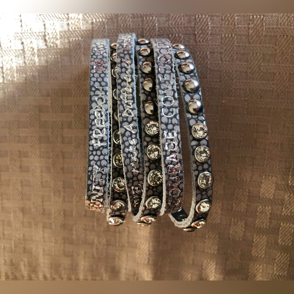 VINTAGE GOOD WISHES LEATHER MAGNETIC CUFF BRACELET - Picture 4 of 8